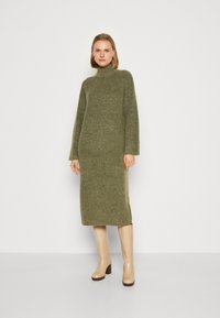 Selected Femme - SLFMALINE DRESS HIGH NECK - Pletené šaty - dusky green Miniatura obrázku 1