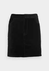 Saia de veludo preto com uma silhueta reta, apresentando bolsos laterais, um fecho éclair à frente e um acabamento suave e texturizado.