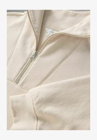 Izbrano, stone khaki