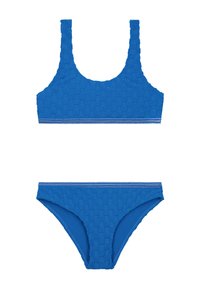 Kék textúrájú bikiniszett, négyzet alakú kivágással ellátott toppal és alacsony derekú alsóval, fehér csíkokkal a széleken.