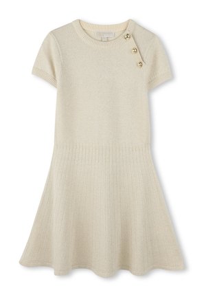 Robe tricot beige à manches courtes avec jupe côtelée, trois boutons dorés près du col et encolure ronde.