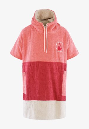 Poncho de toalla en degradado de rosa con capucha ajustable, dos bolsillos frontales y un logo circular en la zona del pecho.