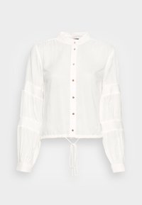 Blusa branca com colarinho mandarim, frente com botões, mangas longas com detalhes franzidos, bainha com cordão de ajuste e textura subtil.