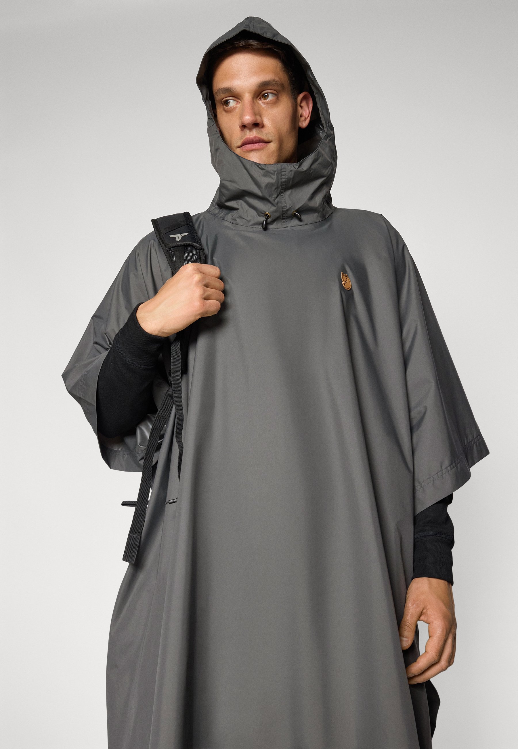 ジャケット・アウター IORE PONCHO COAT / CHARCOAL GRAY Fjällräven PONCHO UNISEX - Waterproof jacket - graphite/dark