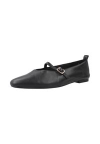Bailarina de cuero negro con punta afilada, correa ajustable individual y un tacón bajo. Textura suave con detalles de costura mínimos.