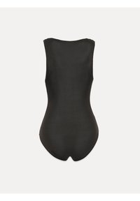 Costum de baie dintr-o singură piesă, de culoare neagră, cu un design fără mâneci și deschidere înaltă la picioare. Textură netedă, cu cusături minime și detaliu rotund la spate.