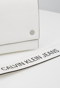 Calvin Klein Jeans Borsa a tracolla - white