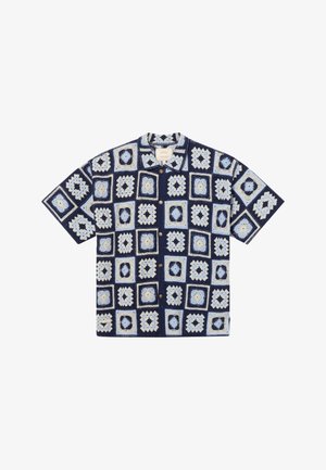 Korte mouwen overhemd met knopen, met marineblauwe en lichtblauwe haakwerk vierkant patronen die in een rasterdesign zijn gerangschikt.