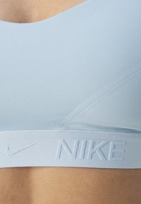 Nike Performance INDY BRA - Sports-BH-er med mye støtte - light armory blue
