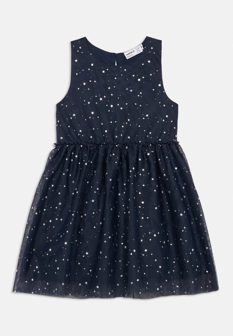 Robe enfantine bleu foncé sans manches avec taille froncée et motifs d'étoiles blanches dispersés sur le tissu.