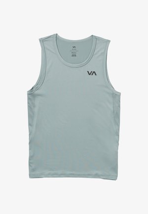 Hellblaues ärmelloses sportliches Tanktop mit VA-Logo auf der Vorderseite und Mesh-Einsätzen an den Seiten, flach auf weißem Hintergrund ausgelegt.