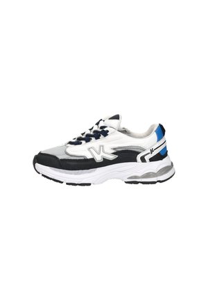 Witte en zwarte sportschoen met blauwe accenten, bovenwerk van mesh en leer, witte zool en veterluiting.