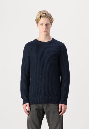 Maglione lavorato a maglia blu navy con scollo rotondo, texture a costine e maniche lunghe. Presenta una vestibilità rilassata e polsini e orlo a costine.