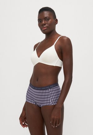 Witte draadloze bh met een diepe V-hals, gecombineerd met gestreepte broekjes in marineblauw en paars met een stevige tailleband voorzien van merknaam.
