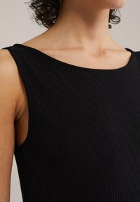 WE Fashion Stickad klänning - black