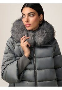 Oltre MIDI CON CAPPUCCIO E POLSINI - Wintermantel - grigio
