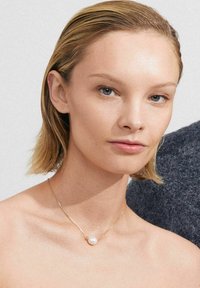 Pilgrim TRUST PEARL - Grandinėlė - gold plated