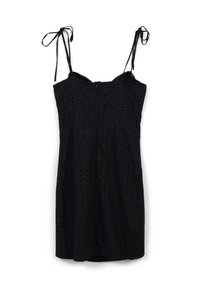 Schwarzes ärmelloses Kleid aus strukturiertem Lochgewebe, taillierter Oberteil und dünnen Schulterträgern, die zu Schleifen gebunden sind.