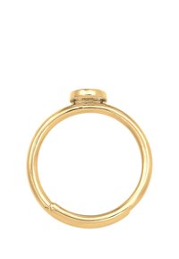 Guldring med en glat, rund band, der har en fremtrædende, flad top og poleret finish, designet til minimalistisk æstetik.