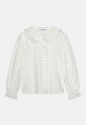 Blusa branca com colarinho volante, frente com botões e mangas texturizadas com punhos elásticos. Confeccionada em tecido leve.