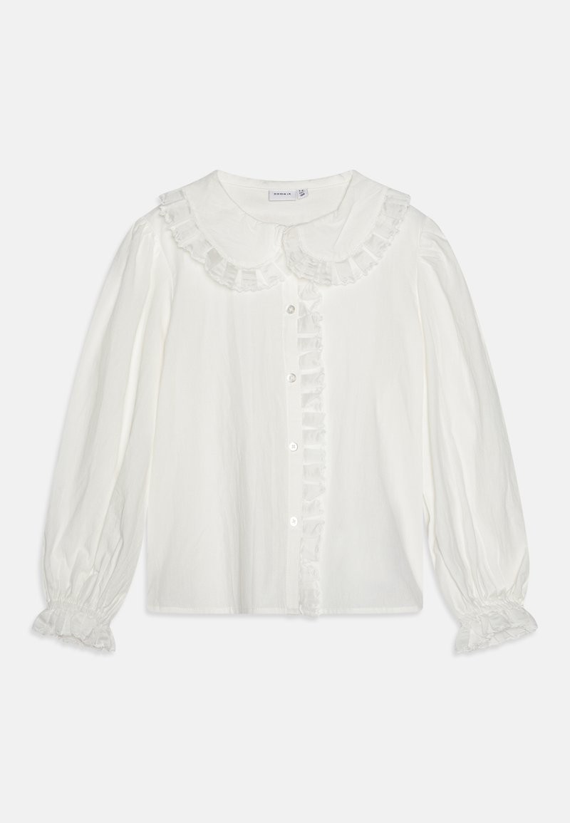 Hvit bluse med volangkrage, knapper foran og teksturerte ermer med elastiske mansjetter. Laget av lett materiale.