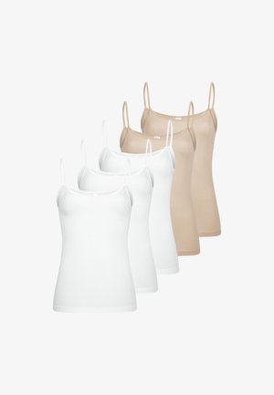 Drei weiße und zwei beige ärmellose Damen-Camisoles mit dünnen Trägern, in zwei versetzten Reihen vor weißem Hintergrund angeordnet.