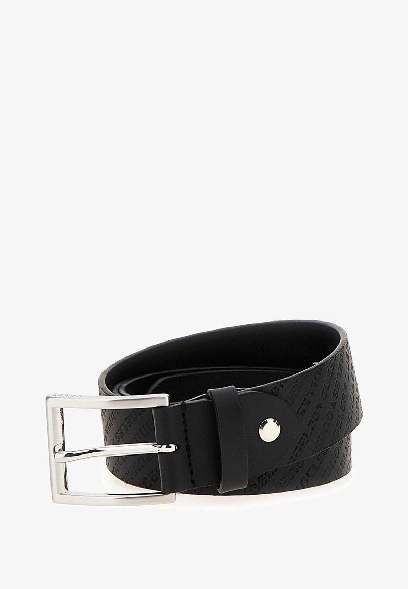 Zwarte leren riem met een reliëflogo-patroon, zilveren rechthoekige metalen gesp en een gladde textuur. Ontworpen voor een verstelbare pasvorm.
