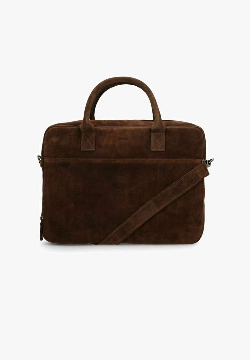Braune Wildleder-Laptoptasche mit zwei Griffen, einem abnehmbaren Schultergurt und einem Reißverschluss. Beachten Sie die glatte Textur und das minimalistische Design.