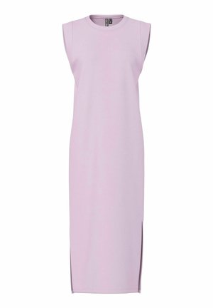 Robe midi sans manches de couleur violet clair avec un col rond et une fente latérale sur un fond uni.