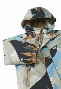 Mehrfarbige Jacke mit Kapuze, Reißverschluss und elastischen Bündchen. Das Design umfasst abstrakte Muster in Beige-, Schwarz- und Blautönen.