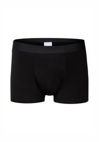 Férfi fehérneműk fekete boxer alsónadrág formájában, széles derékpánttal és látható varrással, fehér háttér előtt bemutatva.