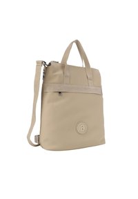 Borsa tote beige realizzata in materiale morbido, con due manici superiori e una tracolla rimovibile, dotata di una fascia orizzontale e un dettaglio con logo.
