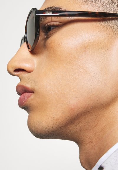 McQ Alexander McQueen UNISEX - Zonnebril - havana/brown