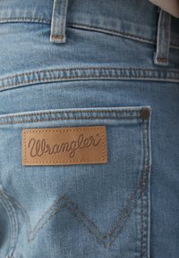Wrangler LARSTON - Traperice uskog kroja - clever