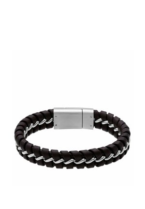 Braunes geflochtenes Lederarmband mit verflochtener Silberkette und rechteckigem Silberverschluss, auf schlichtem weißen Hintergrund.