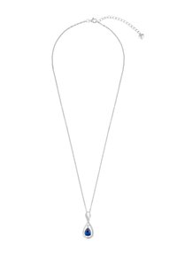 Srebrny naszyjnik z niebieskim kamieniem w kształcie łzy otoczonym małymi, przezroczystymi kamieniami, posiadający delikatny łańcuszek i regulowane zapięcie.