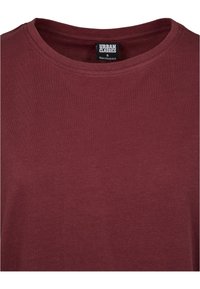 T-shirt Maroon Urban Classics à col rond, taille petite, fabriqué au Bangladesh.