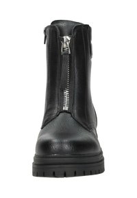 Zwarte leren enkelboot met een gladde textuur, voorzien van een rits aan de voorkant en een dikke, robuuste zool, ideaal voor duurzaam gebruik.