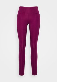 Leggings violets unis à taille haute avec une finition lisse et une silhouette ajustée sur un fond clair.