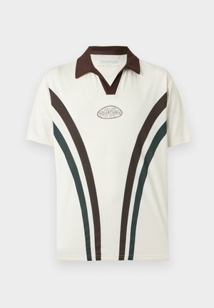 Polo blanc à manches courtes avec col marron foncé et rayures verticales incurvées marron et vertes, logo "YOURTURN" au centre de la poitrine.