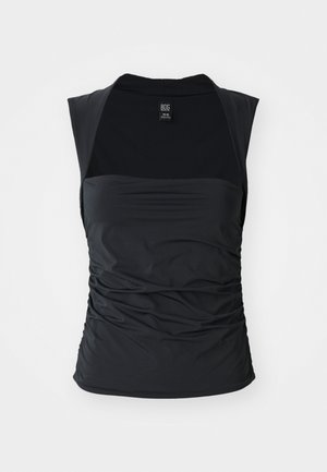 Top negru fără mâneci, realizat dintr-un material moale și elastic, cu textură plisată la talie, având un decolteu rotund și detalii de design minime.