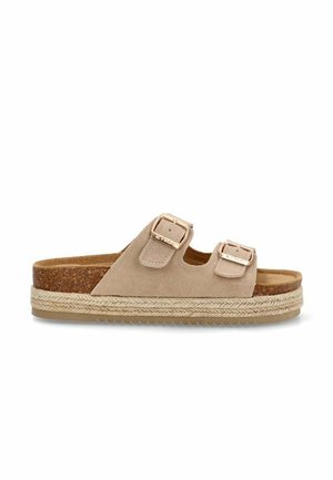 Sandalia deslizante de ante en beige con dos correas ajustables y hebillas metálicas. Plantilla de corcho con entresuela de yute tejido y suela de goma.