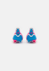 adidas Performance PREDATOR ELITE LACELESS FIRM GROUND - Futbolo bateliai skirti žaidimui ant kietos dangos - footwear white/solar blue/solar pink
