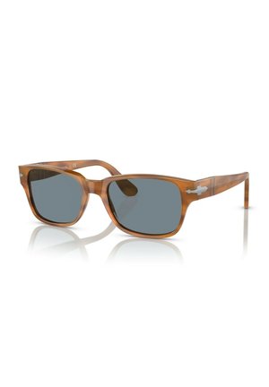 Occhiali da sole in acetato trasparente marrone con lenti grigie. Forma quadrata e aste sottili, con un accento argento sul lato.