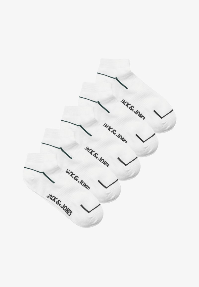 Cinq paires de chaussettes blanches à la cheville avec bord noir et le logo "JACK & JONES", disposées côte à côte sur un fond uni.