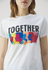 Levi's® Marškinėliai su spaudiniu - bright white