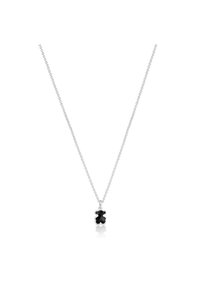 Collar de cadena de plata que presenta un colgante en forma de oso negro con un acabado brillante, colgando de una delicada cadena enlazada.