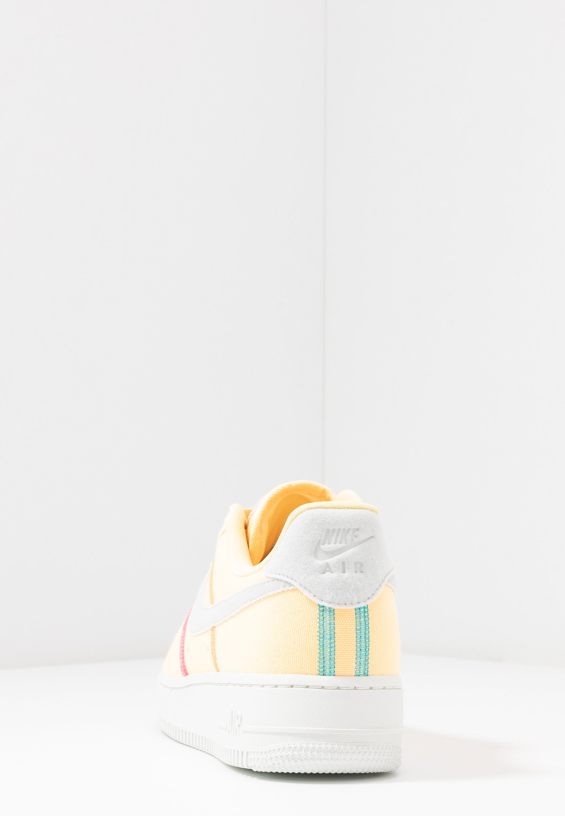 Nike Sportswear AIR FORCE 1 - Baskets basses - melon tint/summit  white/poison green/pink blast/hyper crimson/blue fury/orange - ZALANDO.FR