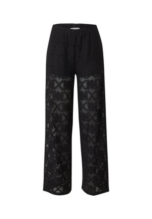 Zwarte wijde broek gemaakt van lichtgewicht, geperforeerde kantstof, met een gathered elastische tailleband en complexe geometrische ontwerpen langs de broekspijpen.