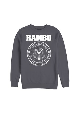 Sweat-shirt gris foncé avec texte blanc "RAMBO" et un emblème circulaire d'aigle portant l'inscription "John Rambo First Blood 1982" à l'avant.